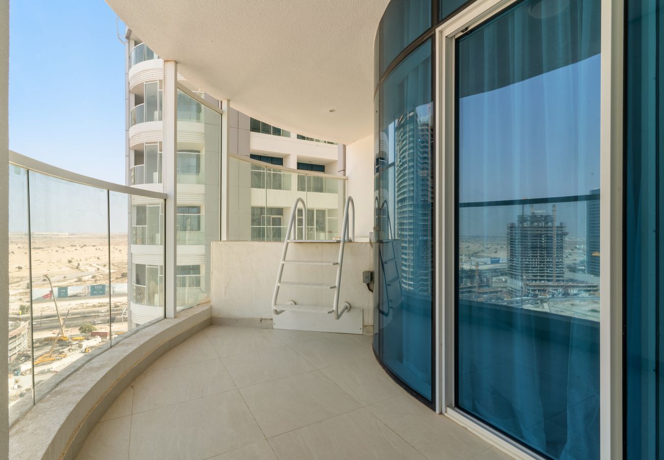 Apartment in Dubai - Spacious 2BR in Dubai Science Park with Private Pool 
