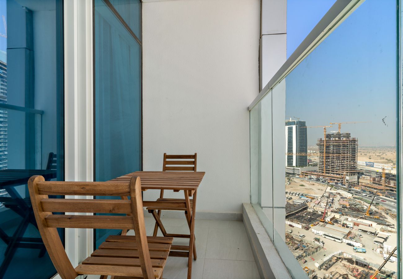 Apartment in Dubai - Spacious 2BR in Dubai Science Park with Private Pool 