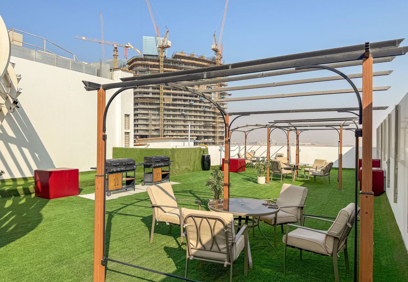 Apartment in Dubai - Spacious 2BR in Dubai Science Park with Private Pool 