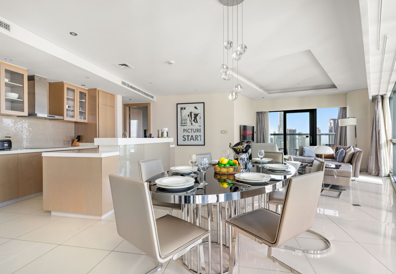 Apartment in Dubai - Luxurious 3BD in Business Bay with Burj Khalifa View