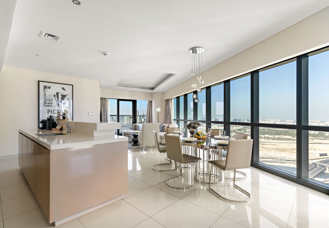 Apartment in Dubai - Luxurious 3BD in Business Bay with Burj Khalifa View