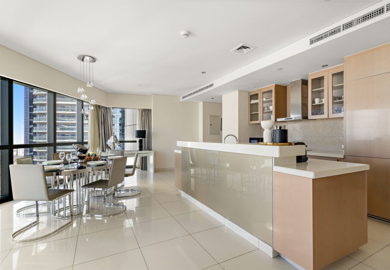 Apartment in Dubai - Luxurious 3BD in Business Bay with Burj Khalifa View