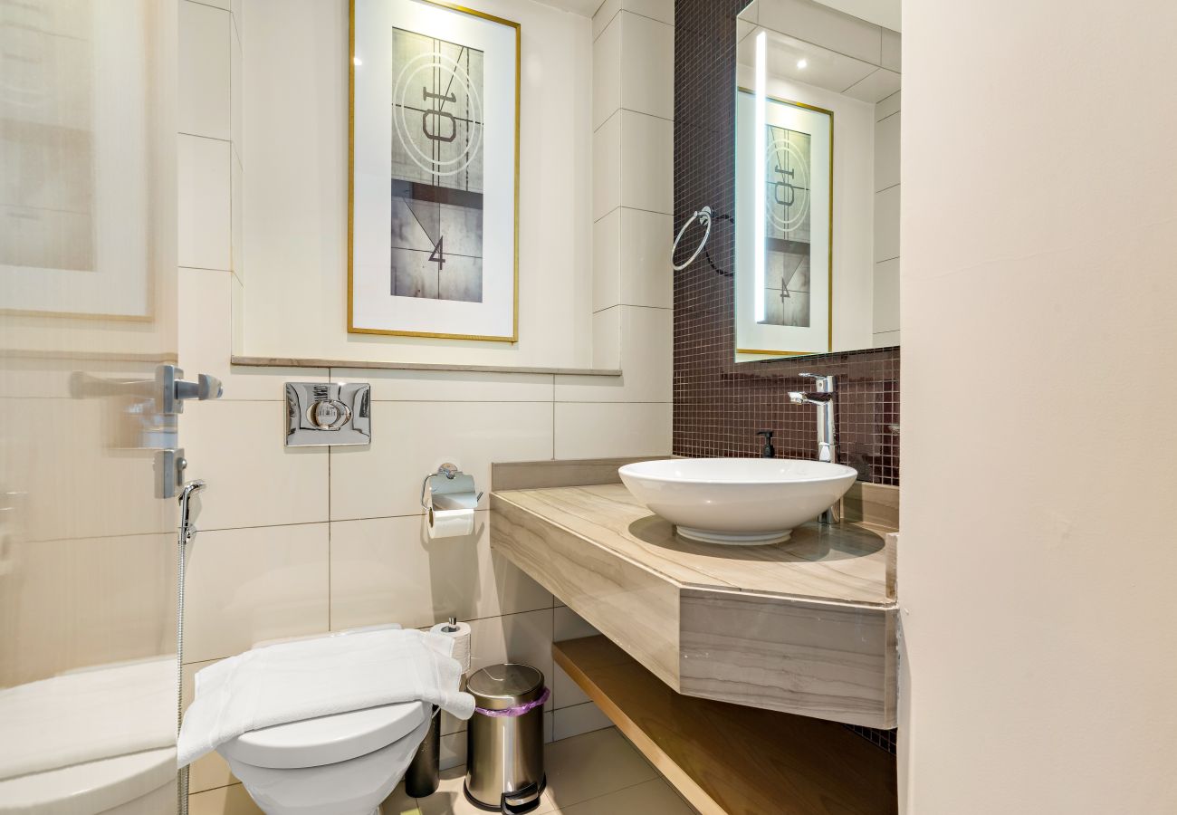 Apartment in Dubai - Luxurious 3BD in Business Bay with Burj Khalifa View