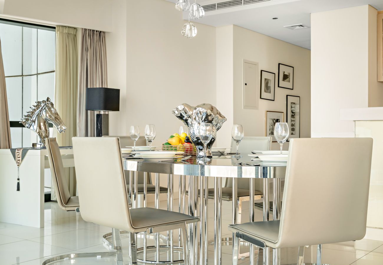 Apartment in Dubai - Luxurious 3BD in Business Bay with Burj Khalifa View