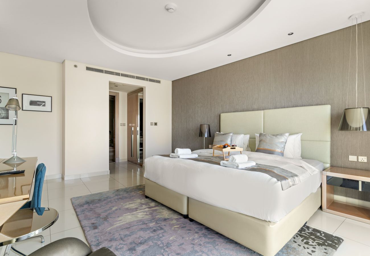 Apartment in Dubai - Luxurious 3BD in Business Bay with Burj Khalifa View