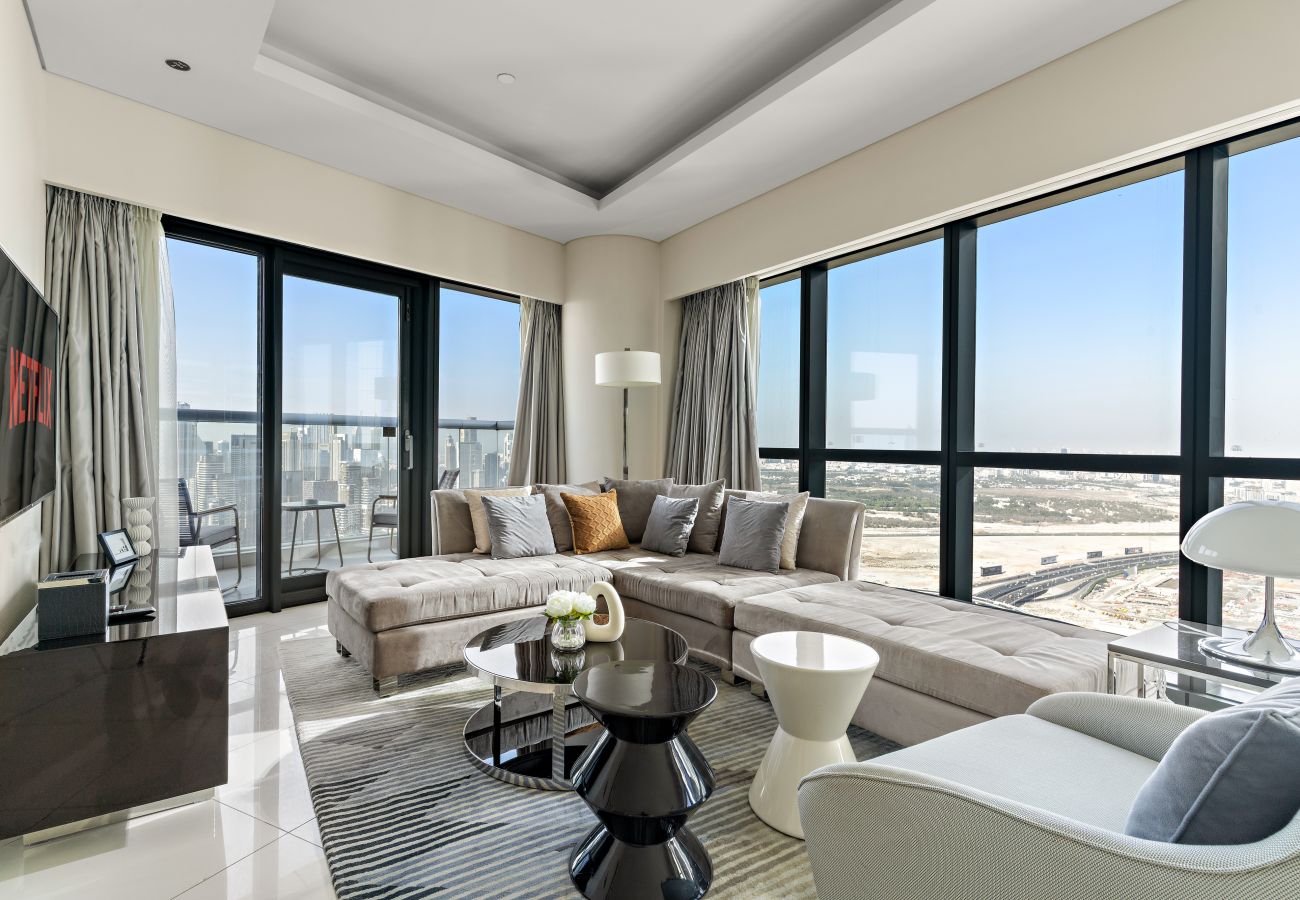 Apartment in Dubai - Luxurious 3BD in Business Bay with Burj Khalifa View