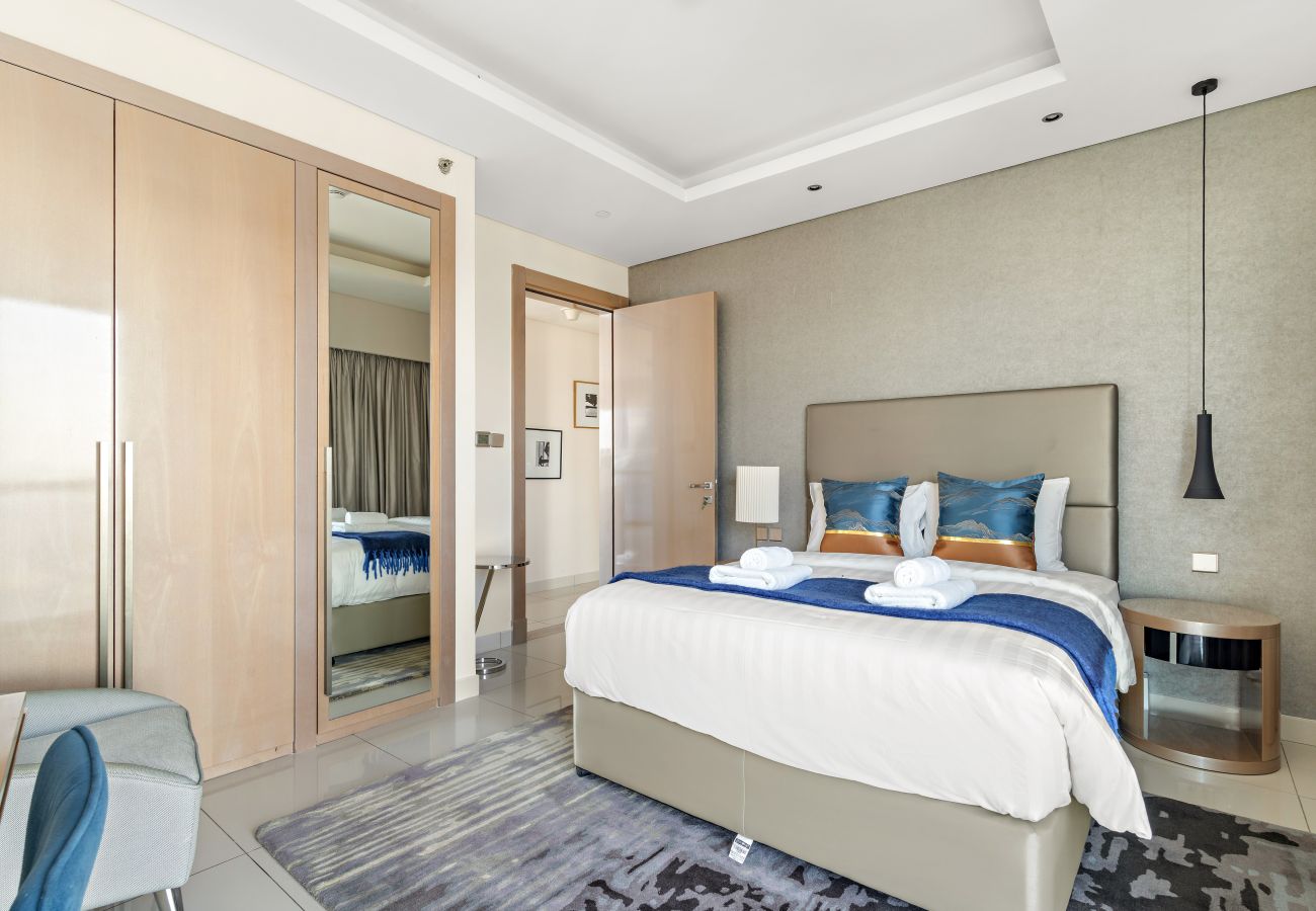 Apartment in Dubai - Luxurious 3BD in Business Bay with Burj Khalifa View