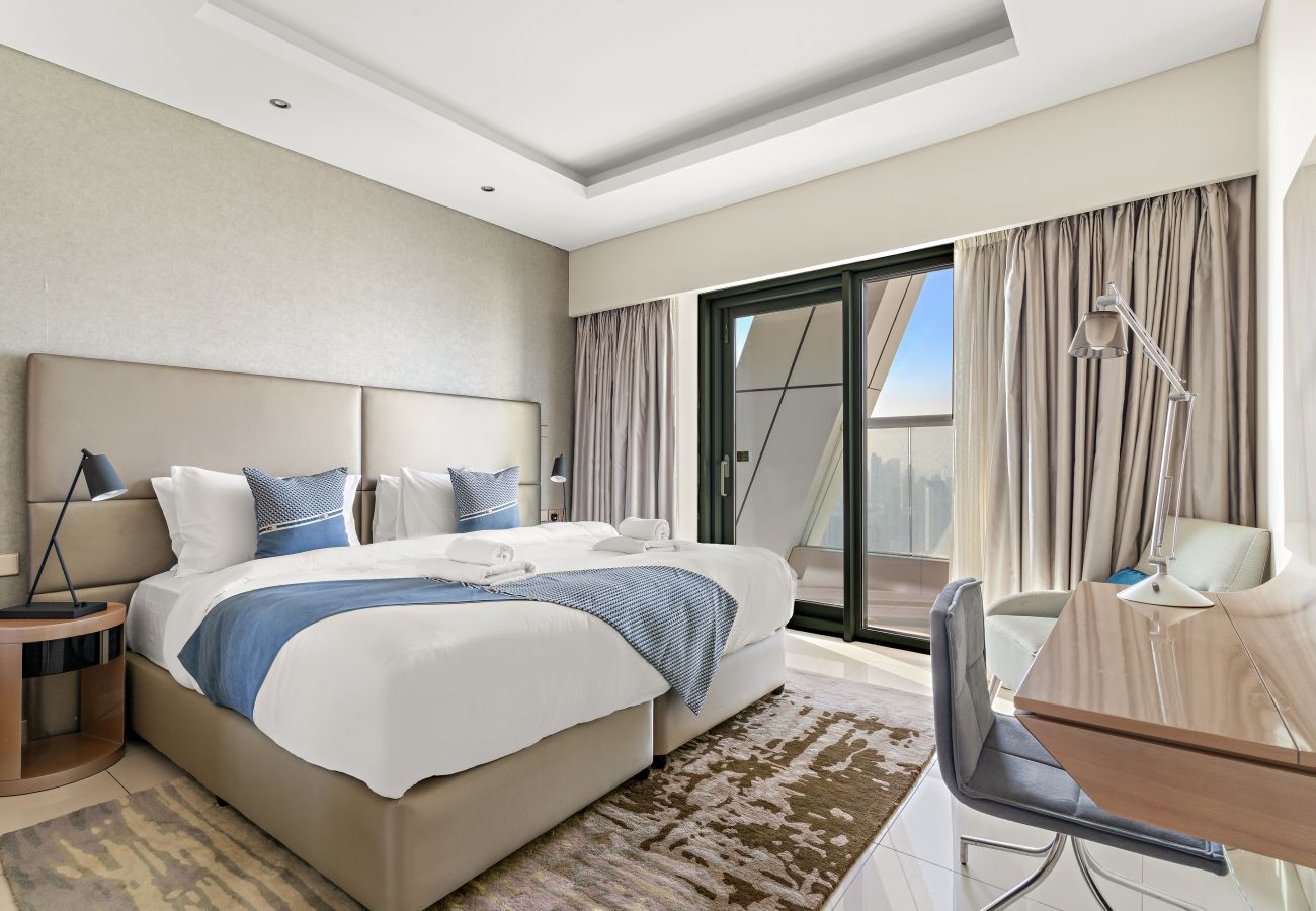 Apartment in Dubai - Luxurious 3BD in Business Bay with Burj Khalifa View