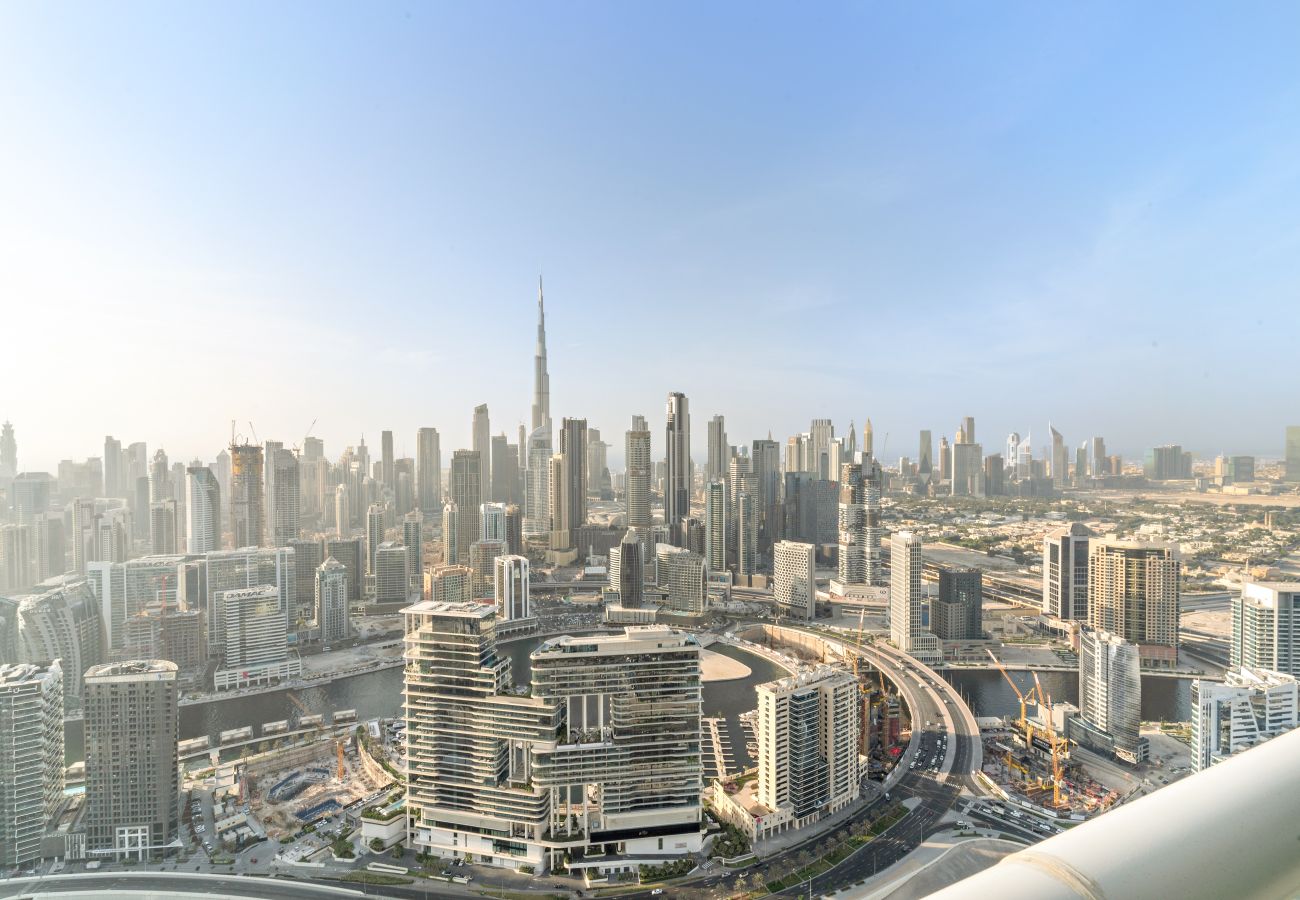 Apartment in Dubai - Luxurious 3BD in Business Bay with Burj Khalifa View