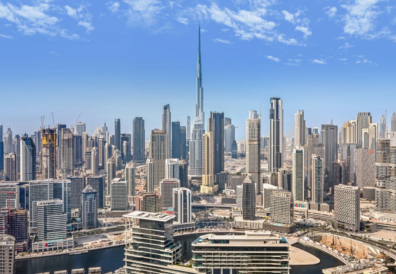 Apartment in Dubai - Luxurious 3BD in Business Bay with Burj Khalifa View