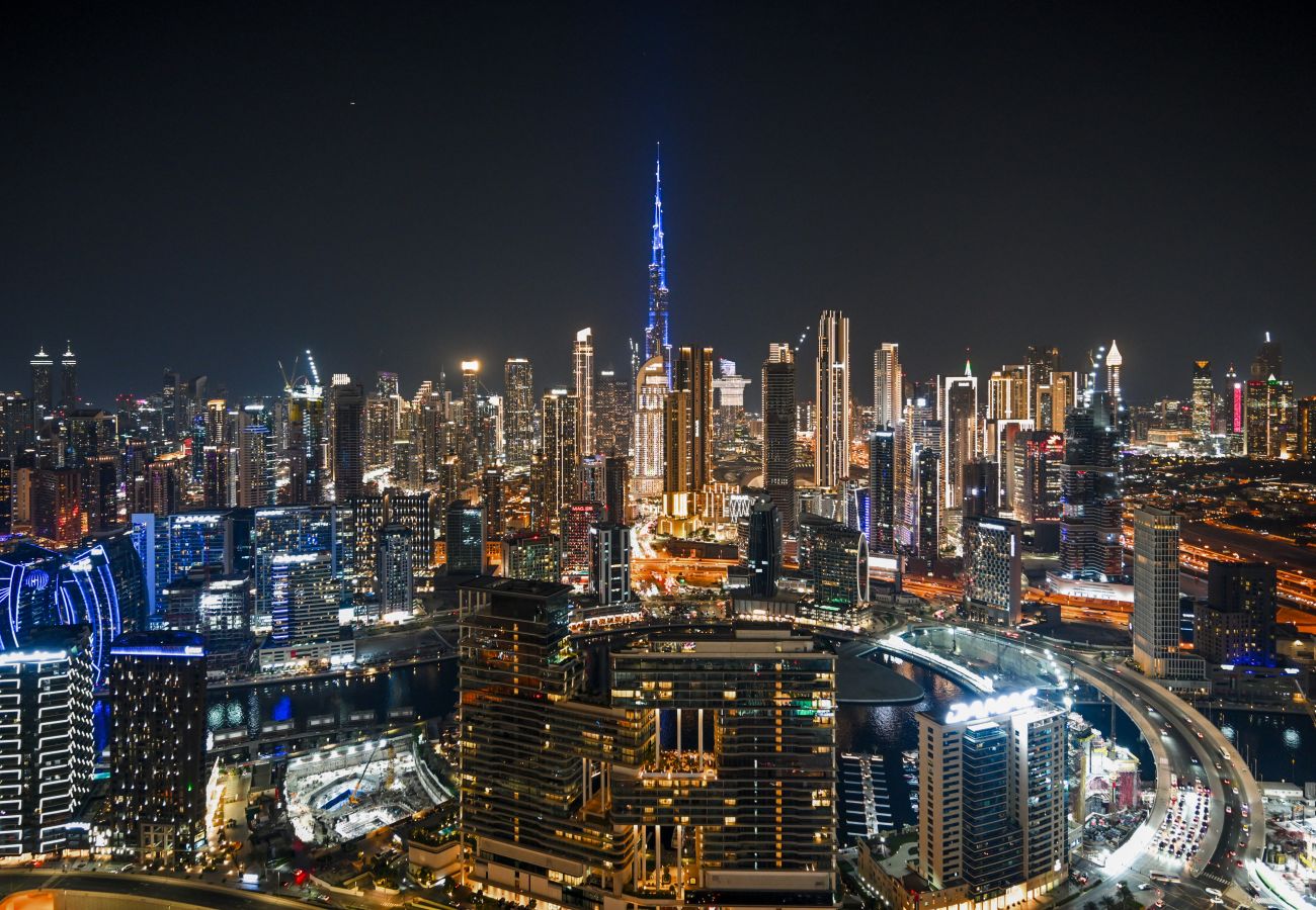 Apartment in Dubai - Luxurious 3BD in Business Bay with Burj Khalifa View