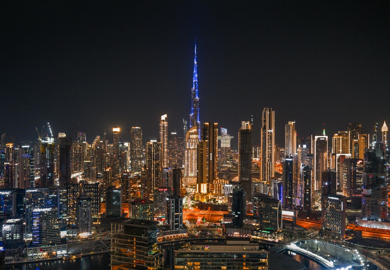 Apartment in Dubai - Luxurious 3BD in Business Bay with Burj Khalifa View