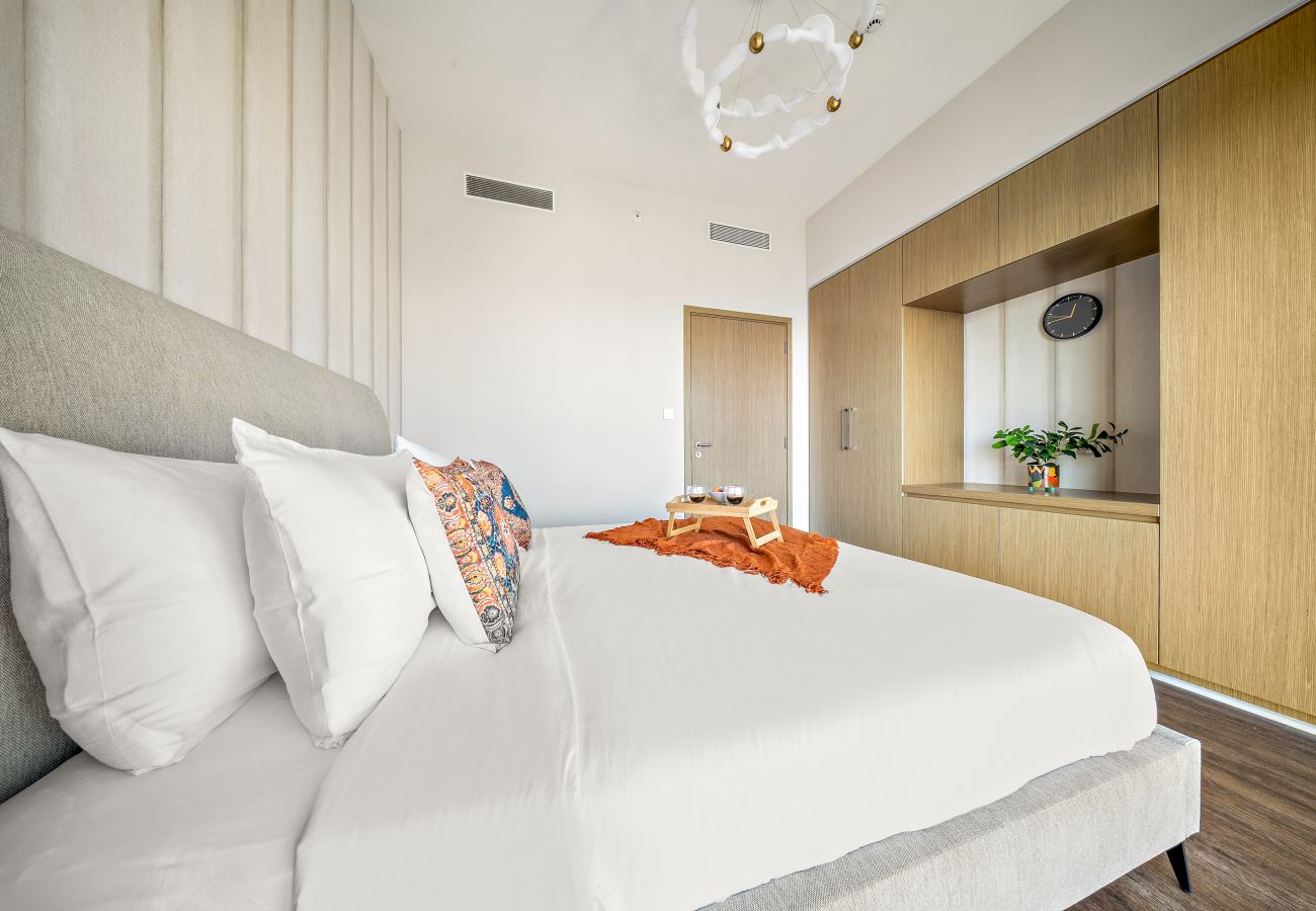 Apartment in Dubai - Downtown Dubai Chic 1BR Retreat