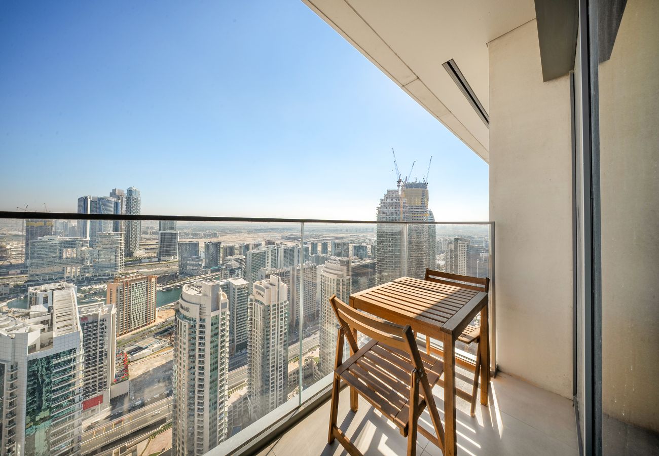 Apartment in Dubai - Downtown Dubai Chic 1BR Retreat
