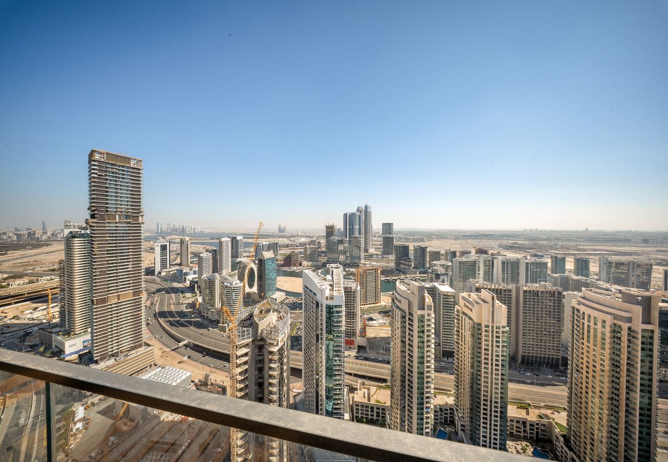 Apartment in Dubai - Downtown Dubai Chic 1BR Retreat