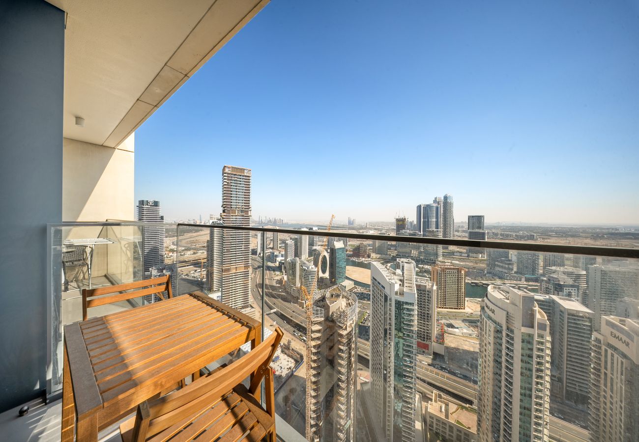 Apartment in Dubai - Downtown Dubai Chic 1BR Retreat
