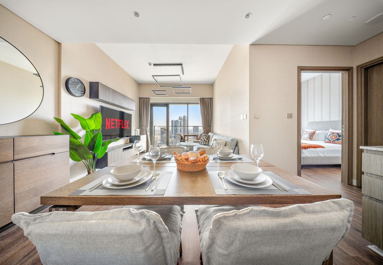 Apartment in Dubai - Downtown Dubai Chic 1BR Retreat