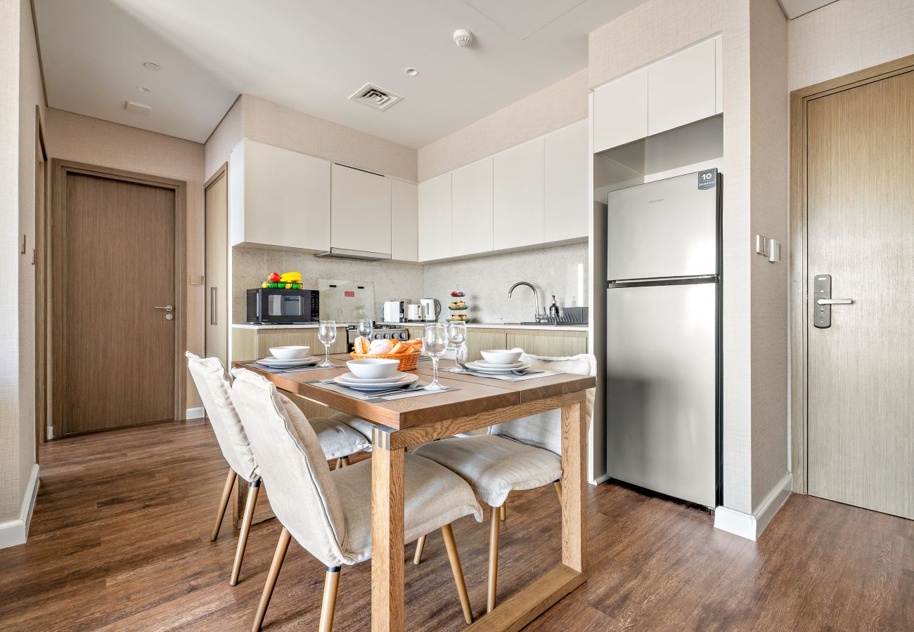 Apartment in Dubai - Downtown Dubai Chic 1BR Retreat