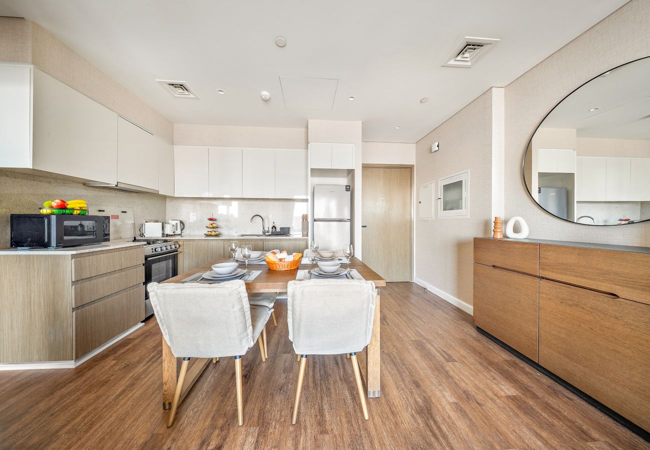 Apartment in Dubai - Downtown Dubai Chic 1BR Retreat