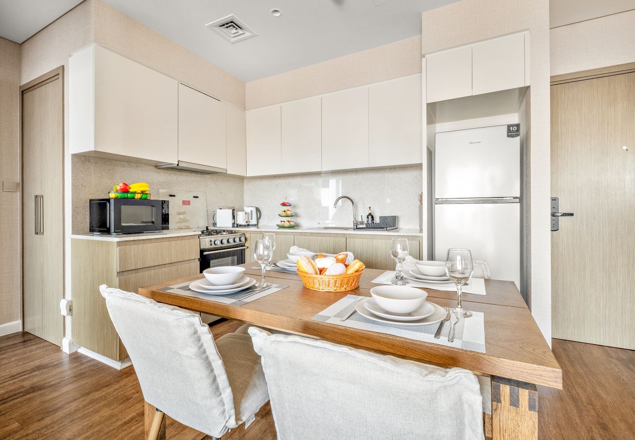 Apartment in Dubai - Downtown Dubai Chic 1BR Retreat