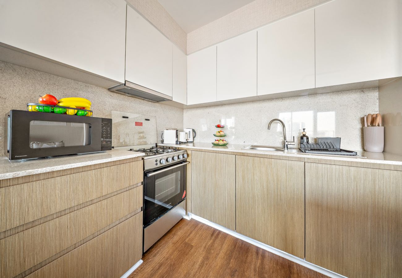 Apartment in Dubai - Downtown Dubai Chic 1BR Retreat