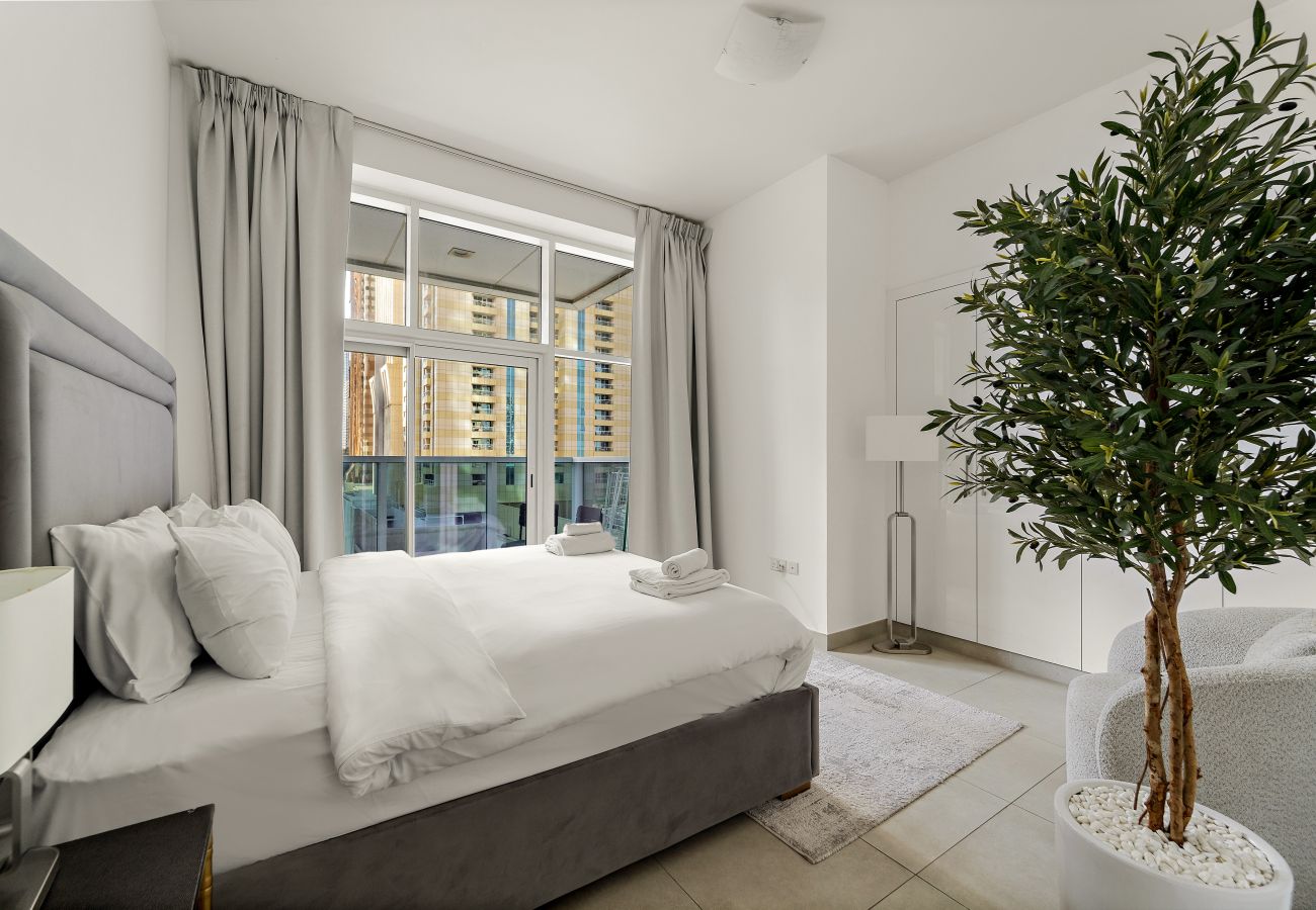 Apartment in Dubai - Stylish 2BD in Dubai Marina Near the Beach