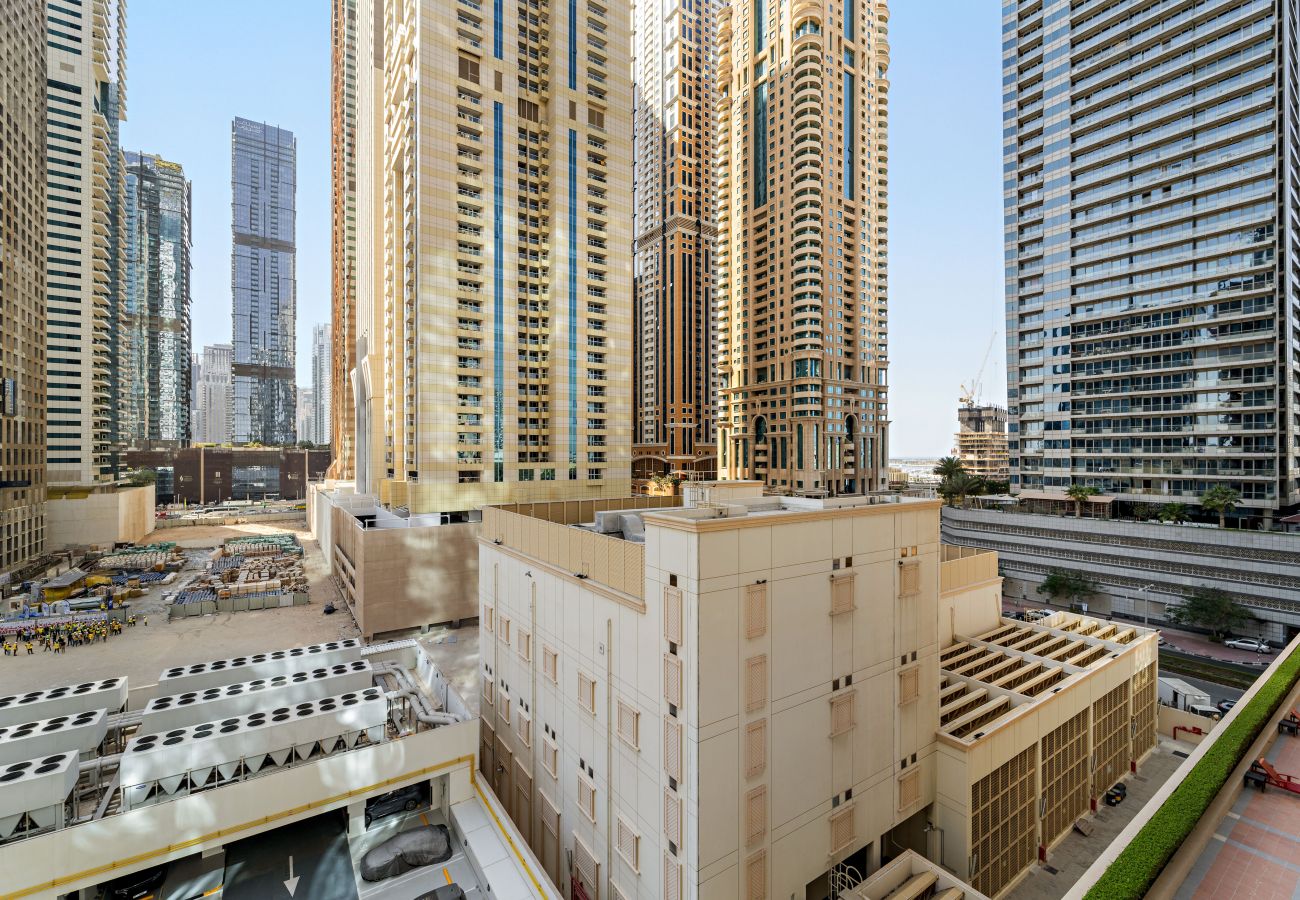 Apartment in Dubai - Stylish 2BD in Dubai Marina Near the Beach