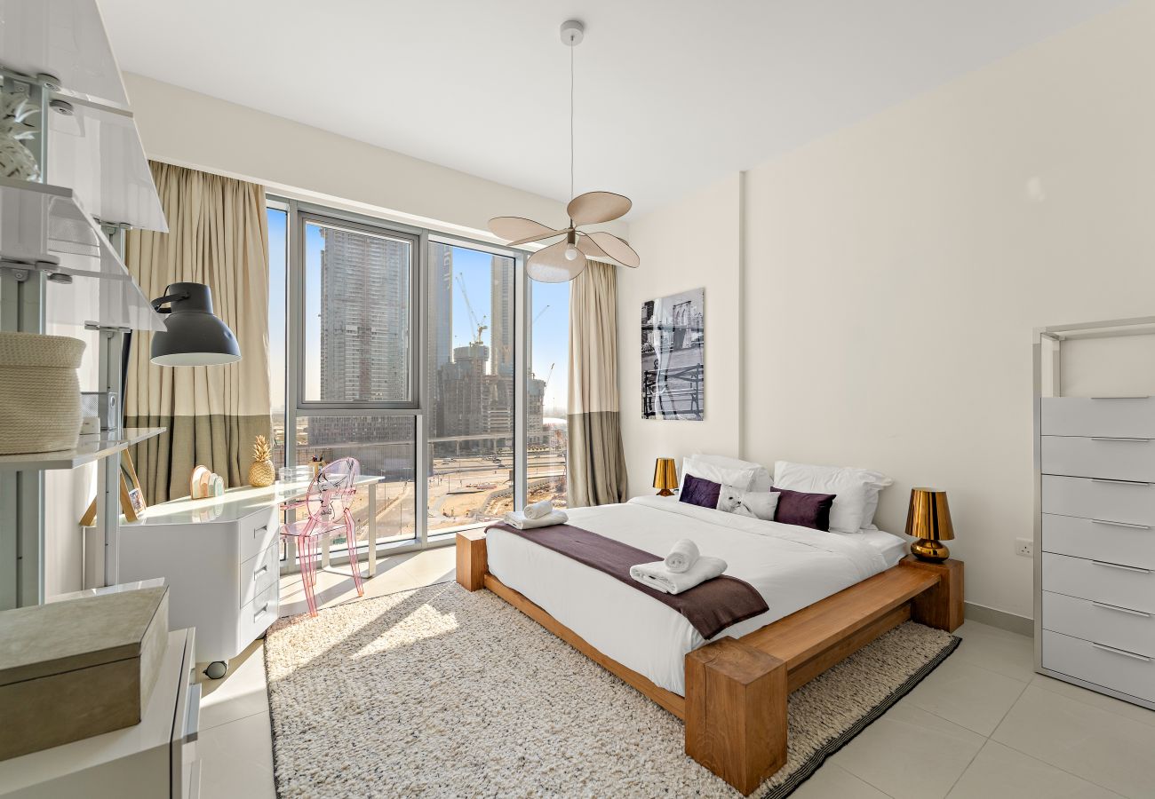 Apartment in Dubai - Elegant Canal-Front 1 BD in a Prime Location