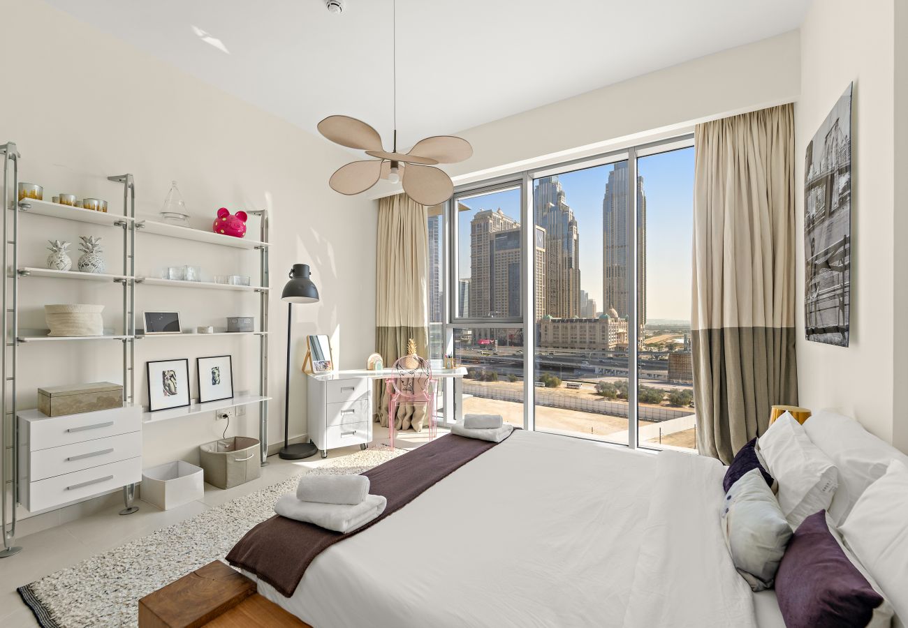 Apartment in Dubai - Elegant Canal-Front 1 BD in a Prime Location