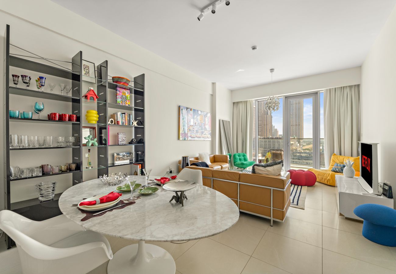 Apartment in Dubai - Elegant Canal-Front 1 BD in a Prime Location