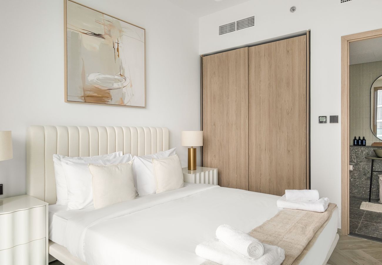 Apartment in Dubai - Luxury 1 BD with Panoramic Canal Views