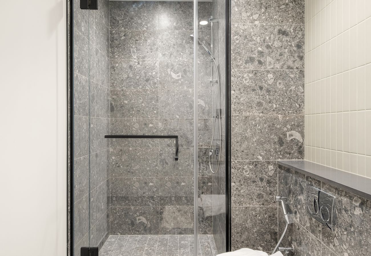 Apartment in Dubai - Luxury 1 BD with Panoramic Canal Views