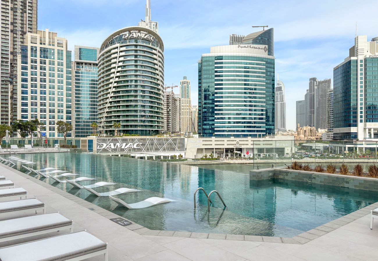 Apartment in Dubai - Luxury 1 BD with Panoramic Canal Views