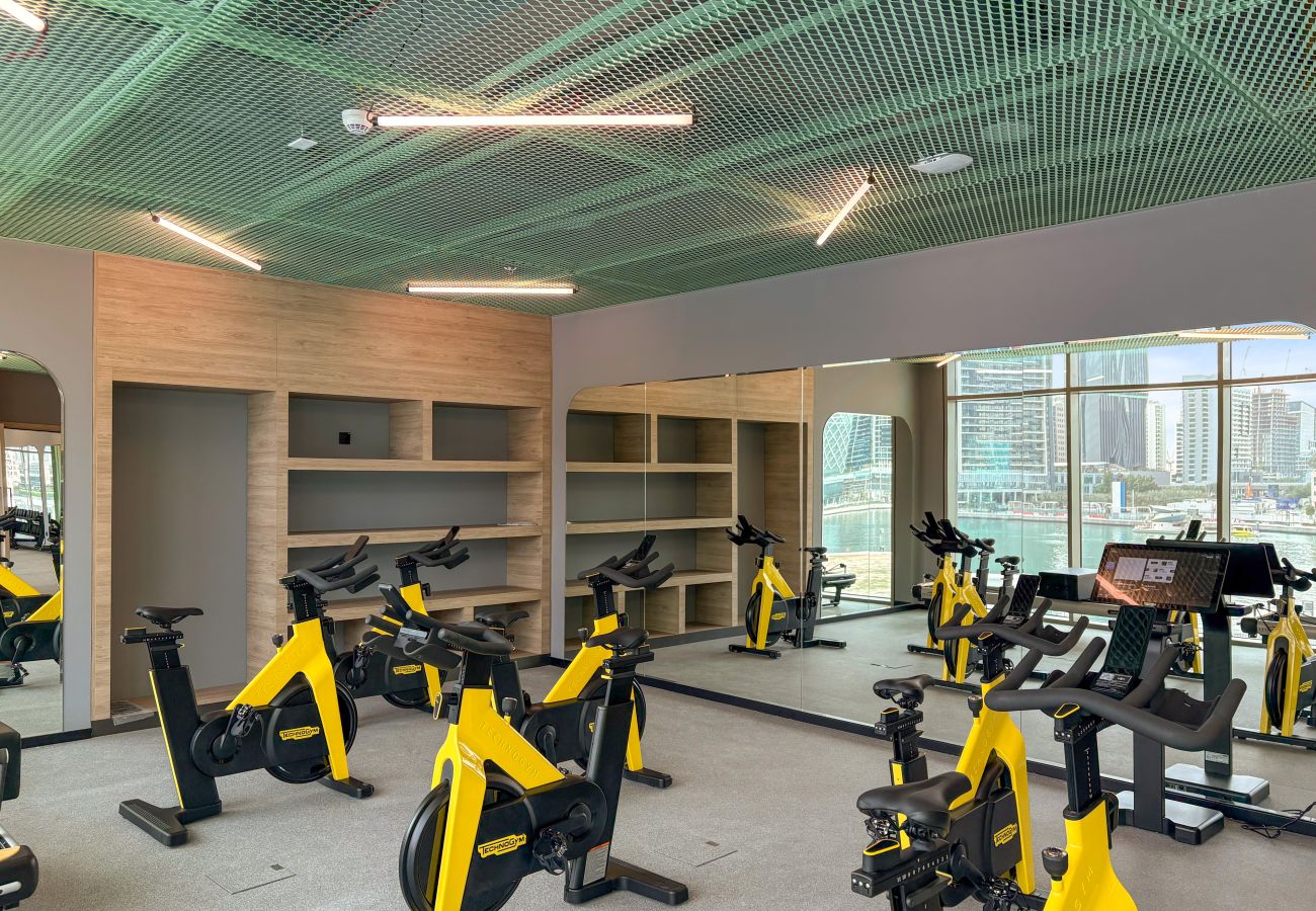 Apartment in Dubai - Luxury 1 BD with Panoramic Canal Views