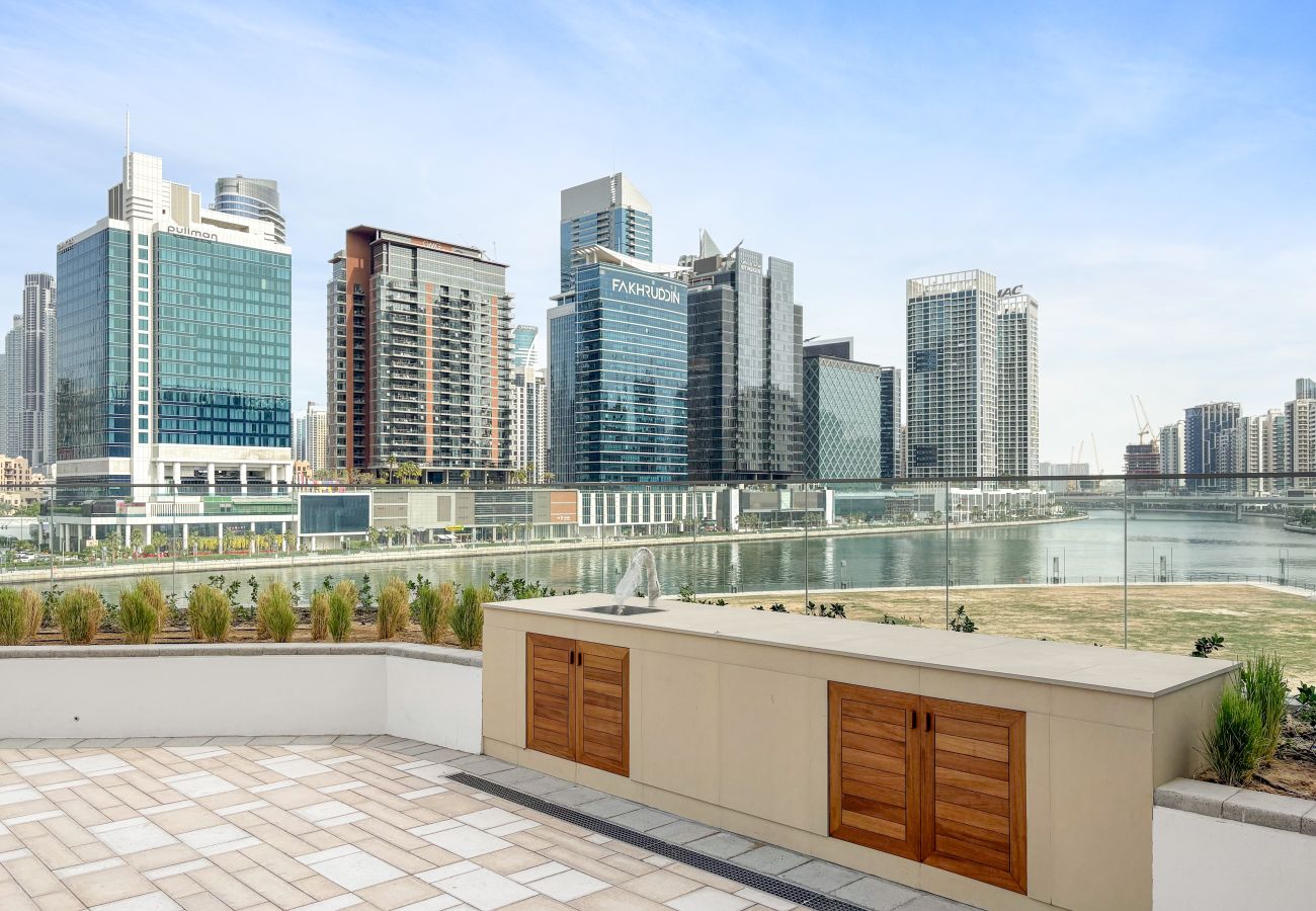 Apartment in Dubai - Luxury 1 BD with Panoramic Canal Views