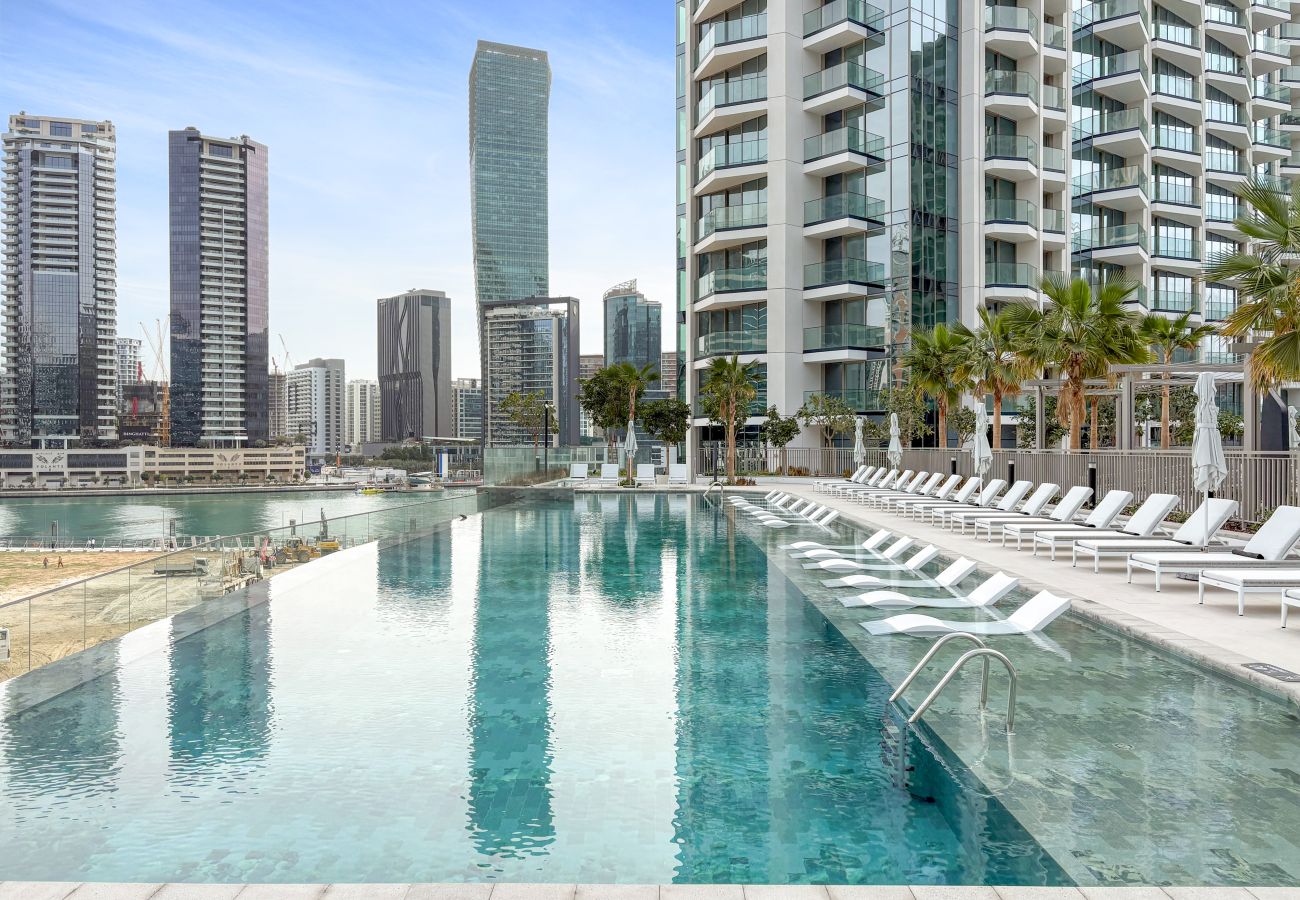 Apartment in Dubai - Luxury 1 BD with Panoramic Canal Views