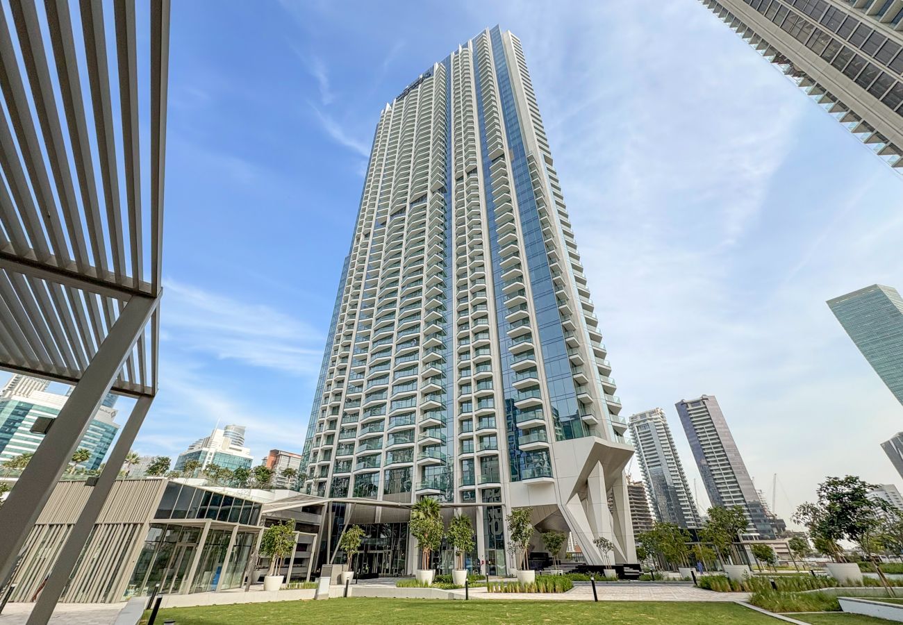 Apartment in Dubai - Luxury 1 BD with Panoramic Canal Views