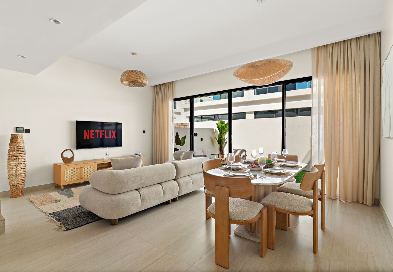 Townhouse in Dubai - Modern 4 BD Townhouse with Private Garden in Damac Lagoons