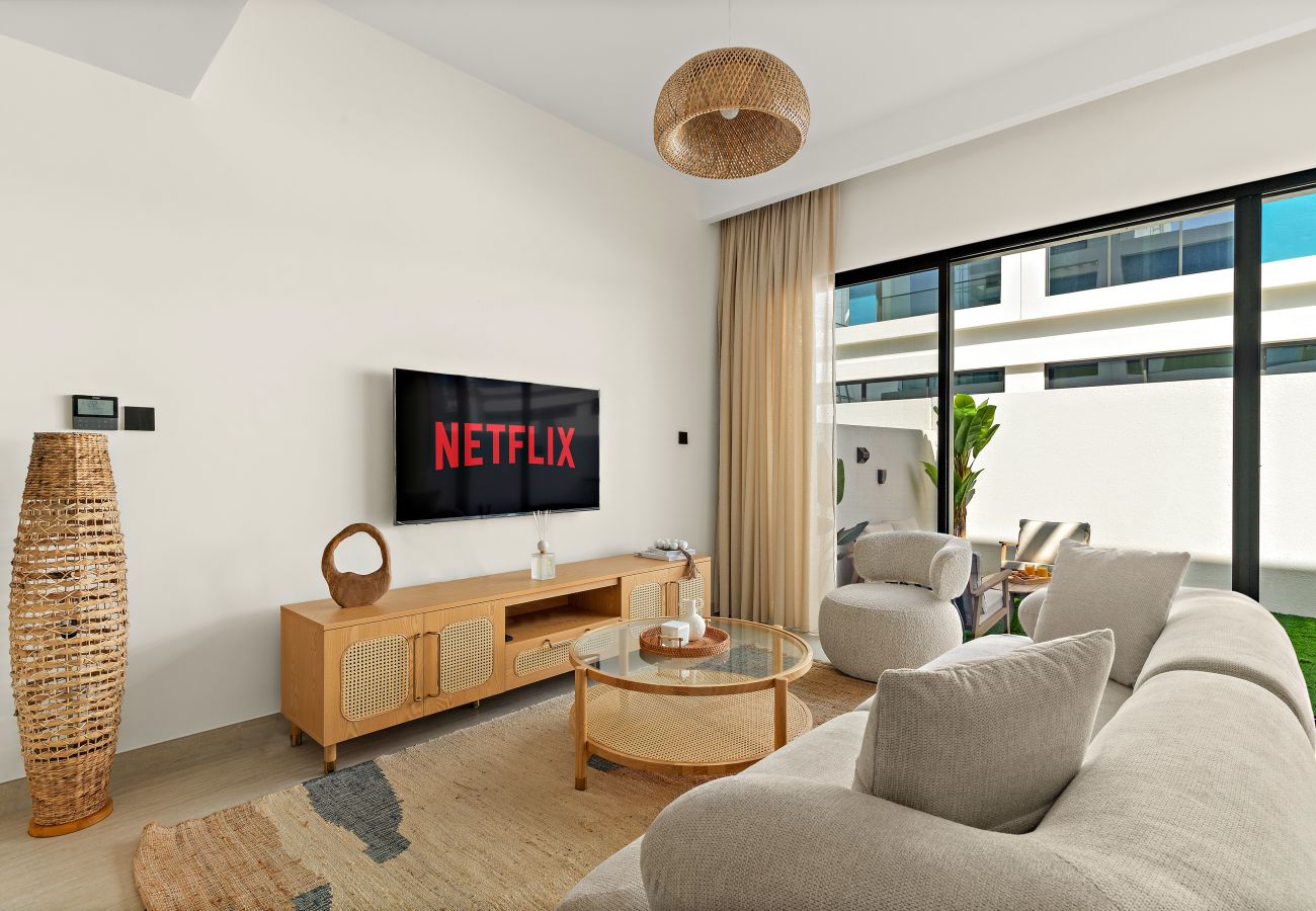 Townhouse in Dubai - Modern 4 BD Townhouse with Private Garden in Damac Lagoons