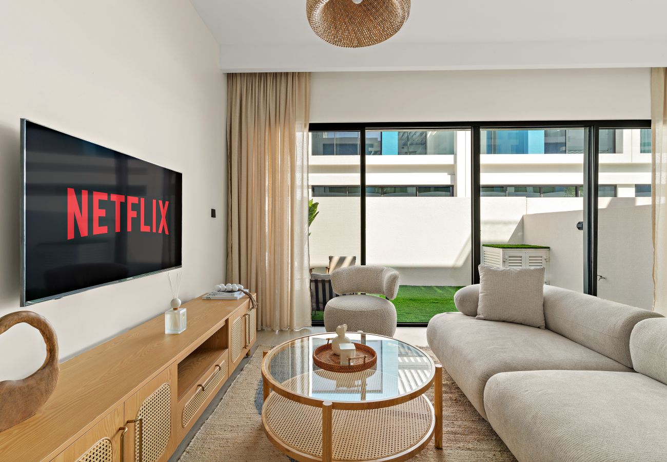 Townhouse in Dubai - Modern 4 BD Townhouse with Private Garden in Damac Lagoons