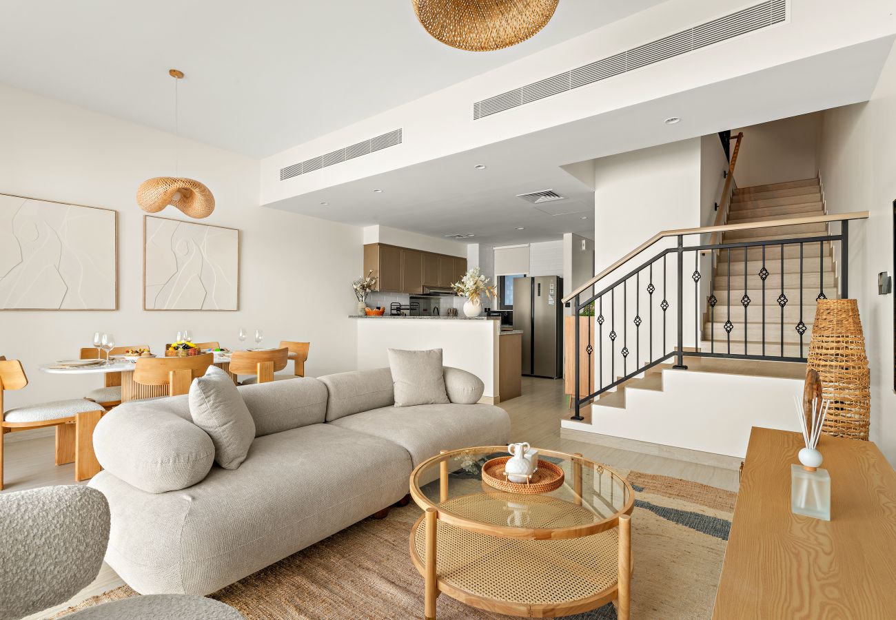 Townhouse in Dubai - Modern 4 BD Townhouse with Private Garden in Damac Lagoons