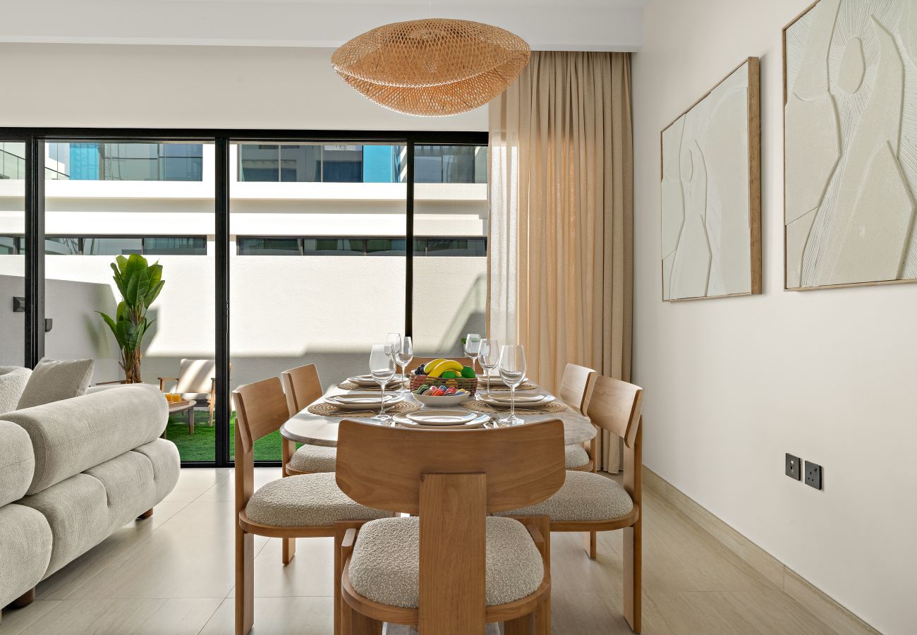 Townhouse in Dubai - Modern 4 BD Townhouse with Private Garden in Damac Lagoons