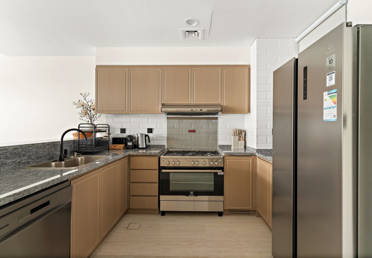 Townhouse in Dubai - Modern 4 BD Townhouse with Private Garden in Damac Lagoons