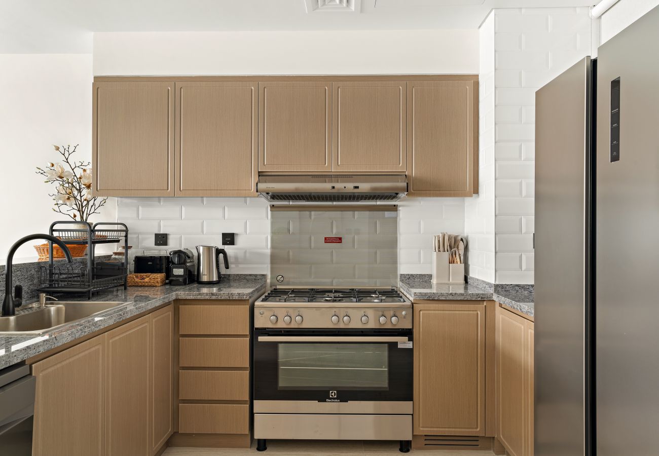 Townhouse in Dubai - Modern 4 BD Townhouse with Private Garden in Damac Lagoons