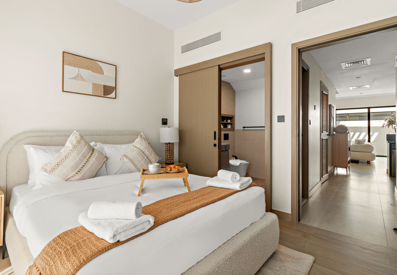 Townhouse in Dubai - Modern 4 BD Townhouse with Private Garden in Damac Lagoons