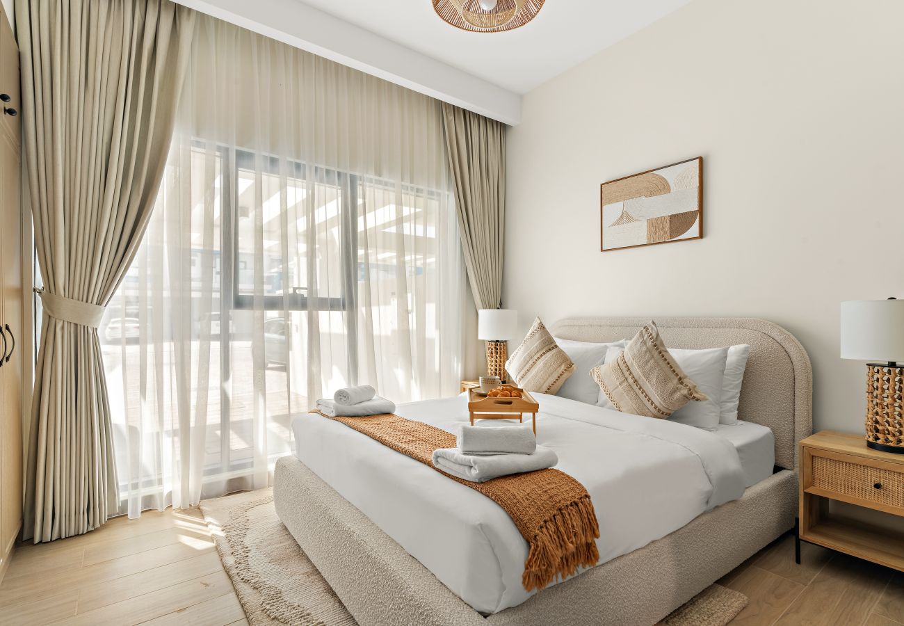 Townhouse in Dubai - Modern 4 BD Townhouse with Private Garden in Damac Lagoons