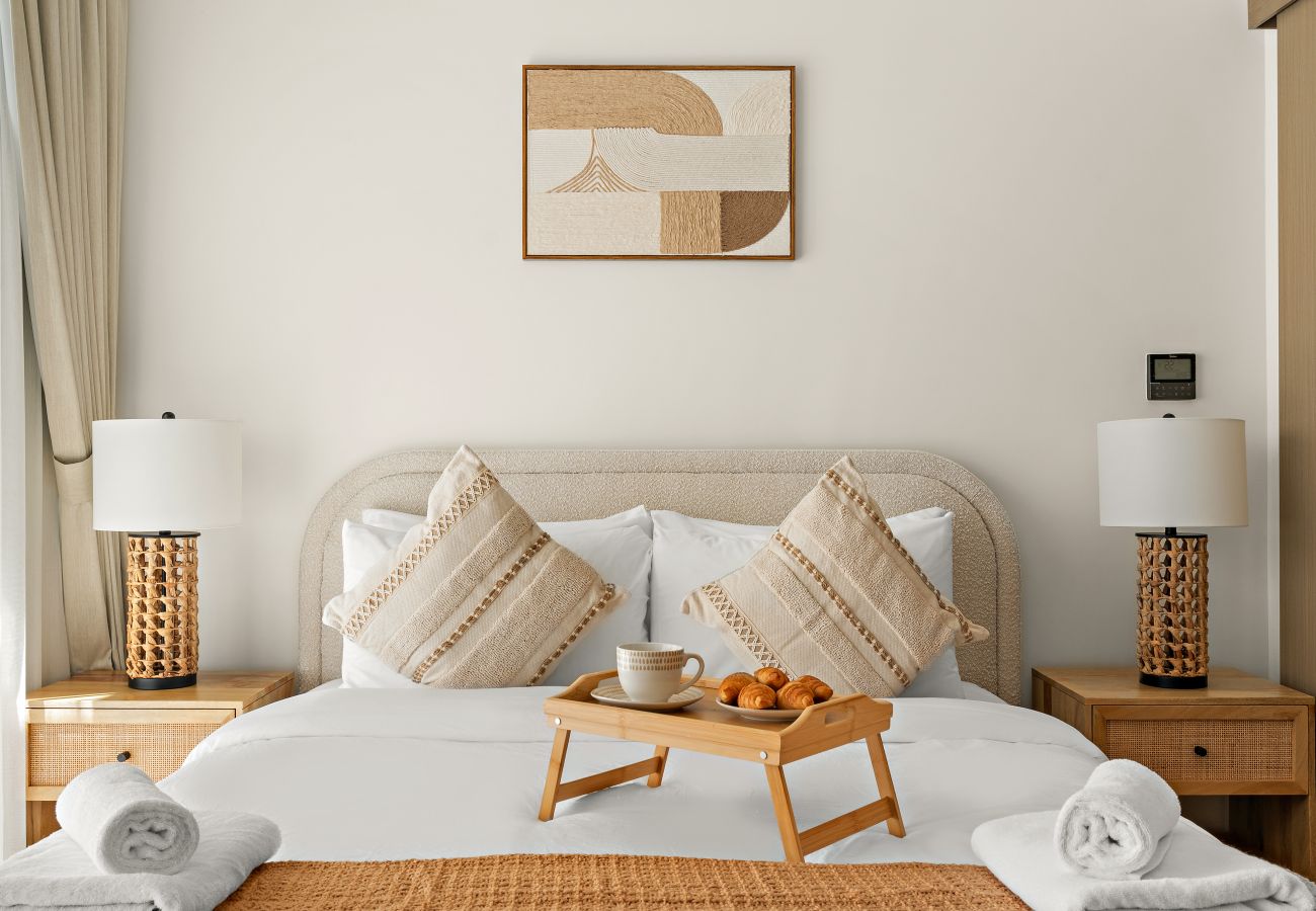 Townhouse in Dubai - Modern 4 BD Townhouse with Private Garden in Damac Lagoons