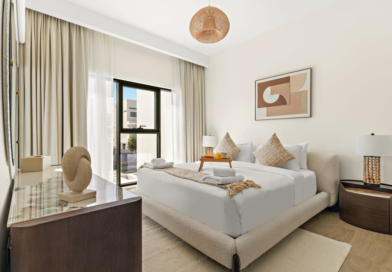 Townhouse in Dubai - Modern 4 BD Townhouse with Private Garden in Damac Lagoons