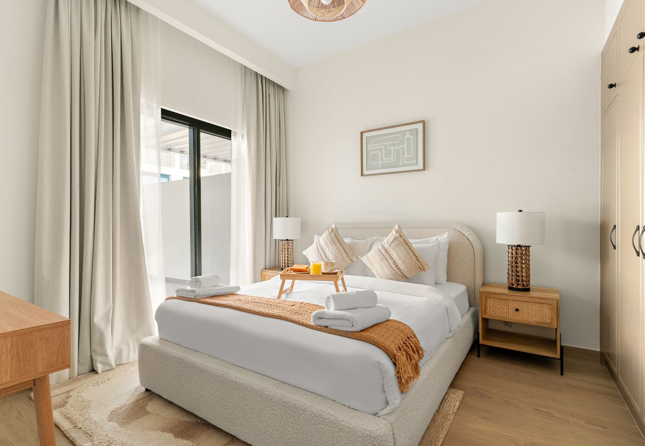 Townhouse in Dubai - Modern 4 BD Townhouse with Private Garden in Damac Lagoons