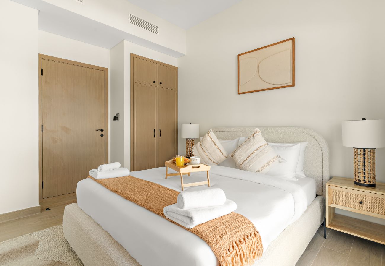 Townhouse in Dubai - Modern 4 BD Townhouse with Private Garden in Damac Lagoons